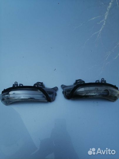 Повторитель поворота на зеркало Тойота Камри 40