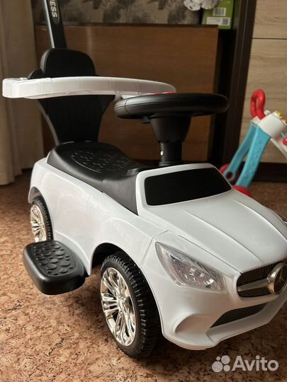 Машинка каталка толокар с ручкой