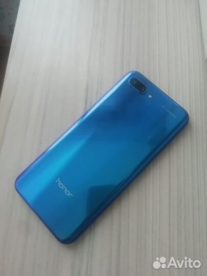 HONOR 10, 4/64 ГБ