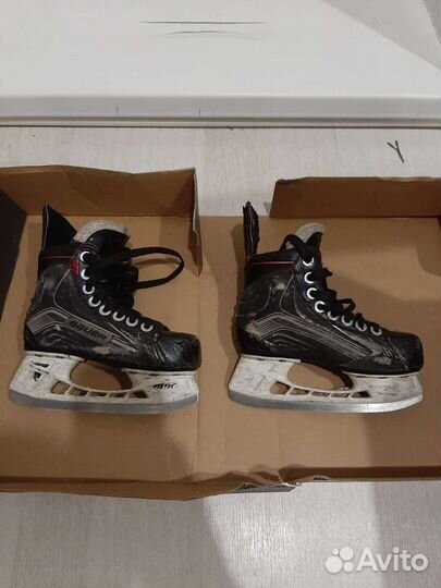 Коньки хоккейные