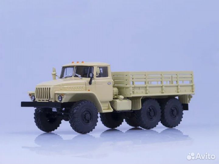 1:43 Масштабная модель 4320 бортовой, с тентом (бежевый)