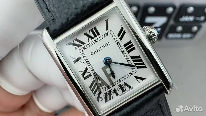 Часы Cartier tank must