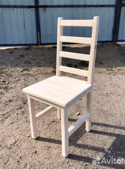 Стул со спинкой