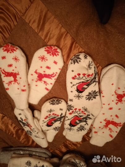 Комплекты из варежек и носков из шерсти