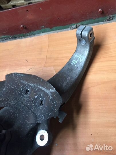 Поворотный кулак со ступицей левый Bmw f10