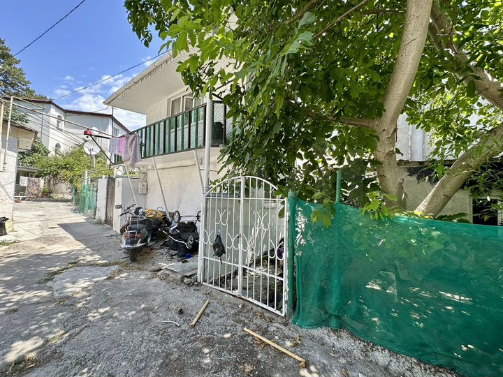 5-к. квартира, 100 м², 1/1 эт.