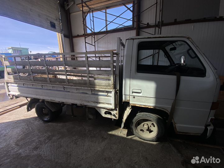 Isuzu Elf, 1990