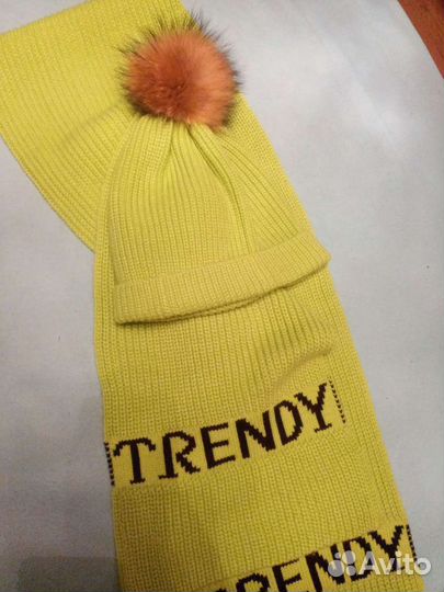 Шапка с натуральным помпоном женская