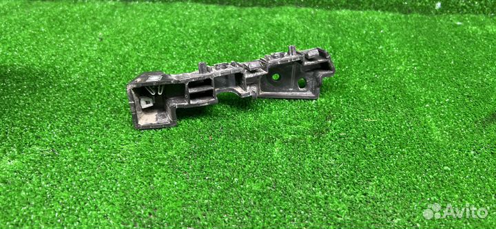 Кронштейн крыла передний правый Chevrolet Malibu