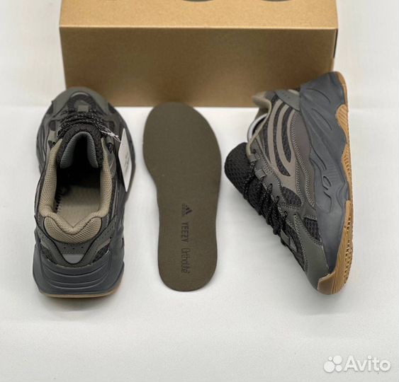 Кроссовки Adidas yeezy boost 700