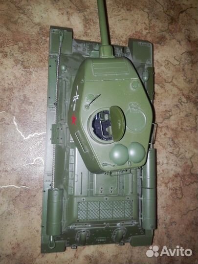 Продам модель танка Т-34/85