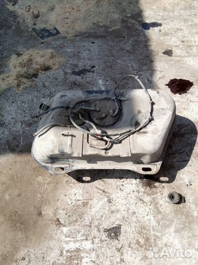 Бак топливный Suzuki Escudo G16A