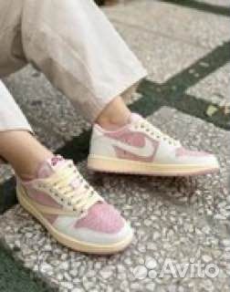 Travis Scott x Air Jordan 1 Shy Pink