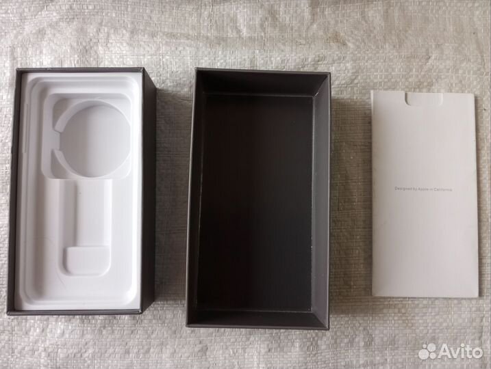 Пустая коробка от iPhone 8 plus