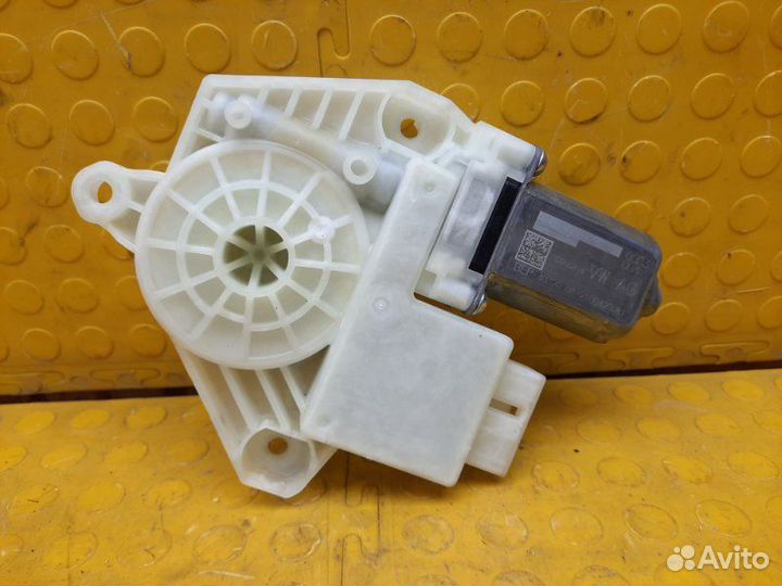 Стеклоподъемник задний левый Volkswagen Polo CK