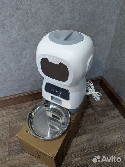 Автокормушка для кошек и собак с WiFi новая