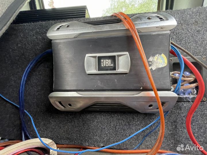 Автомобильный сабвуфер jbl усилитель jbl