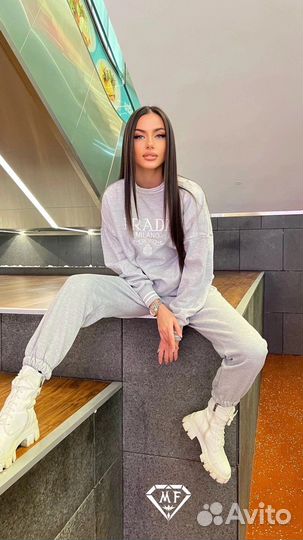 Спортивный женский костюм