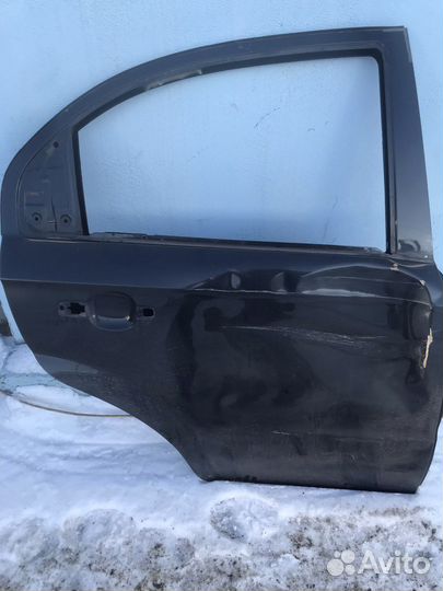 Задняя правая дверь
