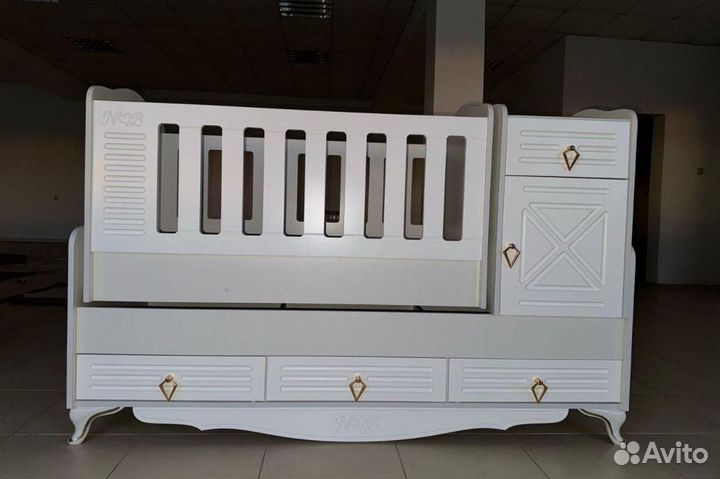 Детская кроватка. Комод. Шкаф 