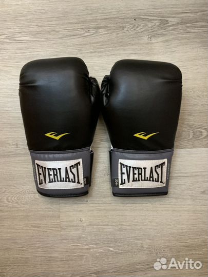 Боксерские перчатки everlast 10oz
