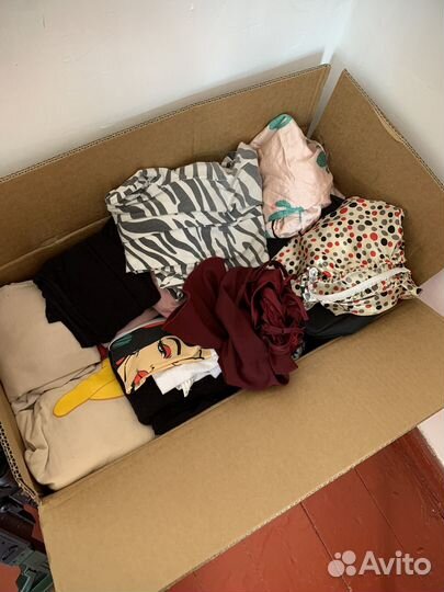 Коробка женских вещей