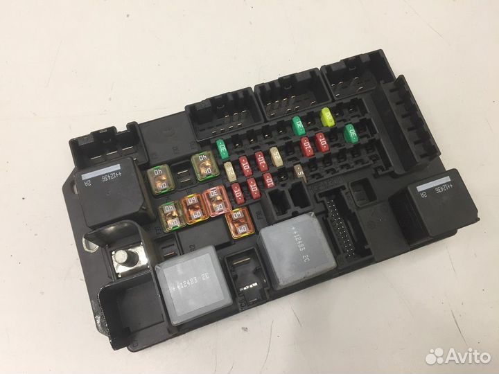 Блок предохранителей (Jaguar XJ)