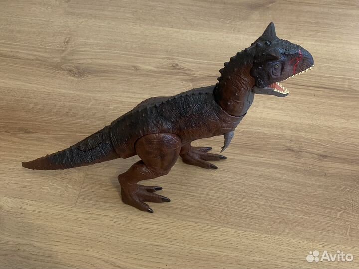 Jurassic world карнотавр