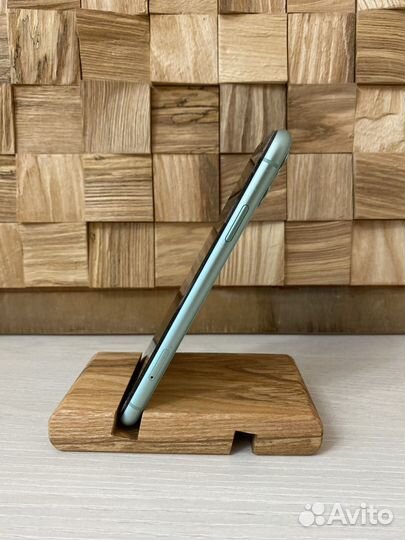 Деревянная подставка под телефон