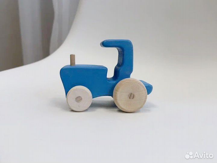 Трактор деревянный