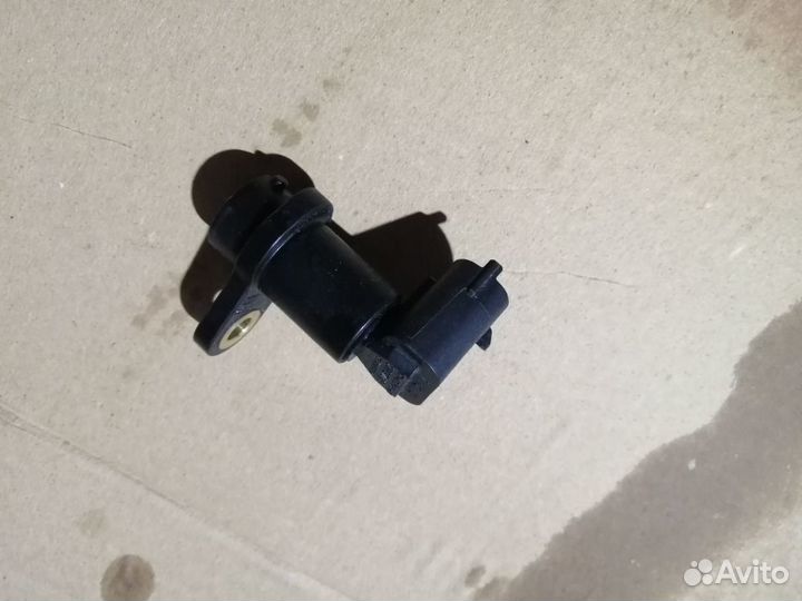 Датчик положения распредвала Opel Meriva Astra