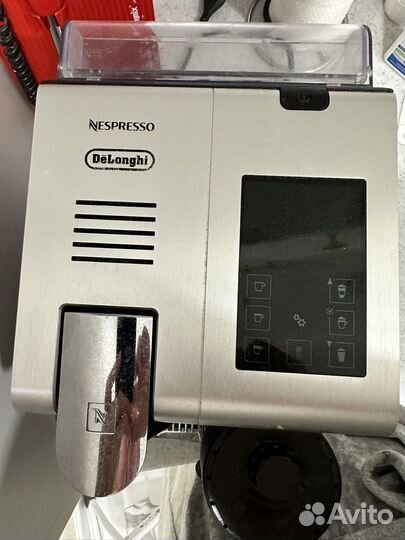 Капсульная кофемашина Делонги