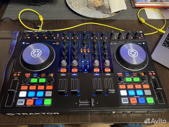 Dj контроллер, Traktor s4 mk2