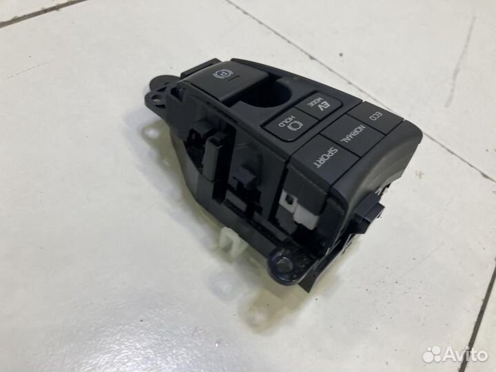 Кнопка фиксатора стояночного тормоза Toyota Camry