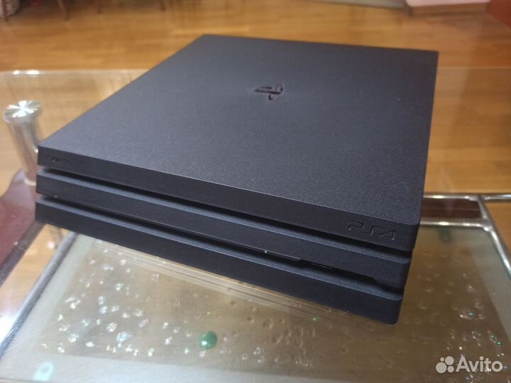 Sony PS4 pro + 2 джойстика + игры