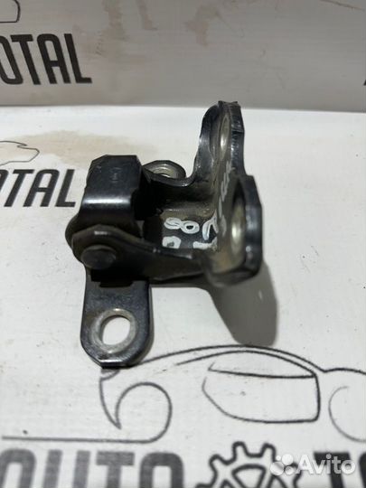 Петля двери верхняя задняя правая Toyota Corolla