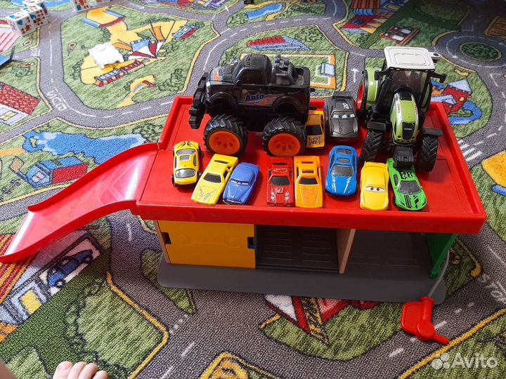 Детские игрушки и книжки