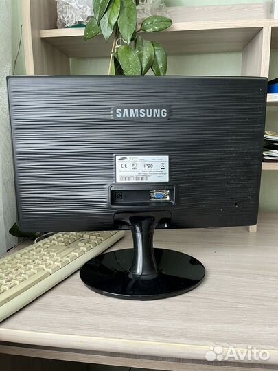 Монитор Samsung S19A300N