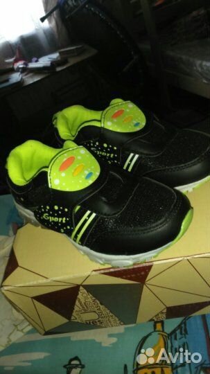 Кроссовки с подсветкой подошвы 26-27р