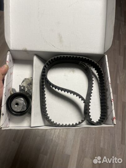 Комплект ремня грм новый renault 8кл
