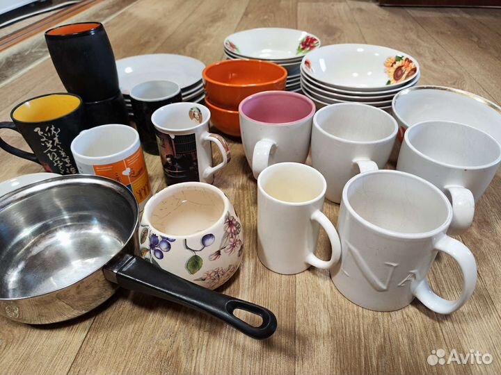 Посуда, чашки, тарелки, кухонные принадлежности
