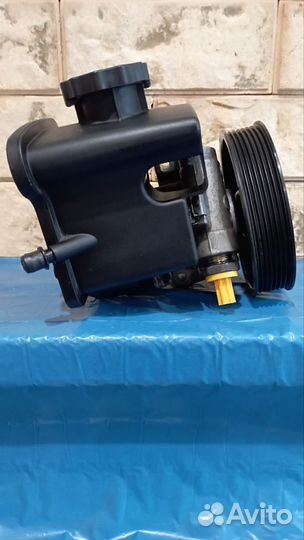 Насос гура Mercedes AMG C-класса