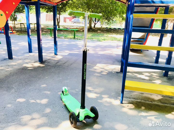 Самокат детский трехколесный Reaction до 50 кг