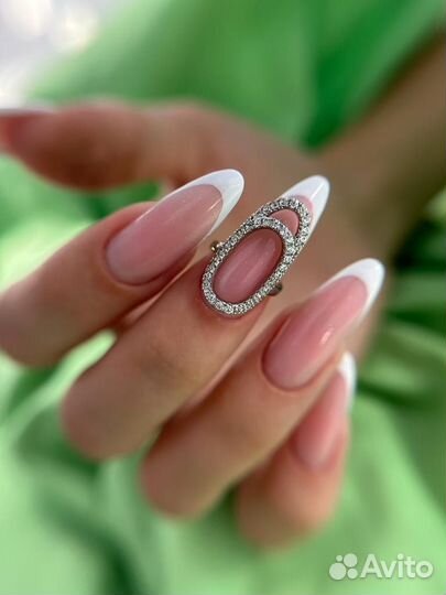 Модель на маникюр