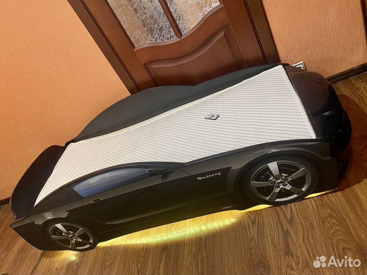 Детская кровать машина с матрасом и подсветкой