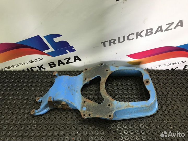 Кронштейн переднего амортизатора