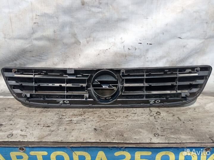 Решетка радиатора Opel Zafira A