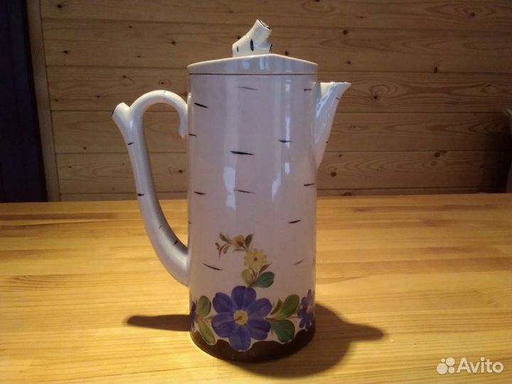 Фарфоровый кувшин