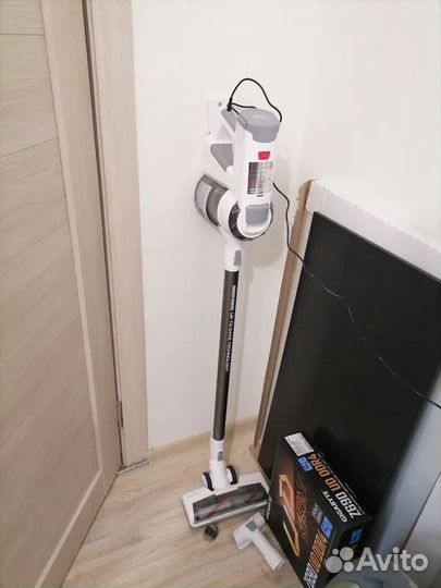 Пылесос вертикальный беспроводной redmond RV-UR360