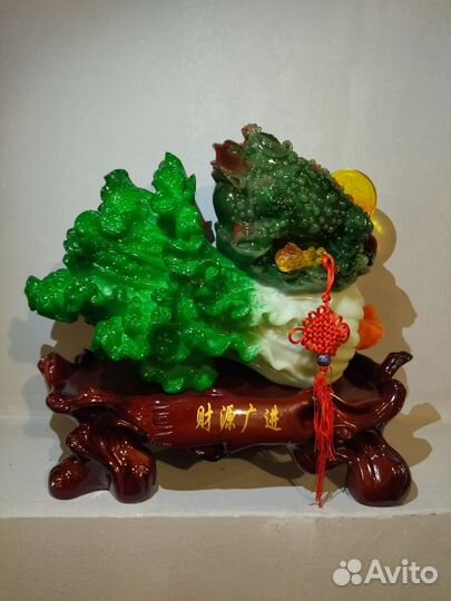 Большая статуэтка 